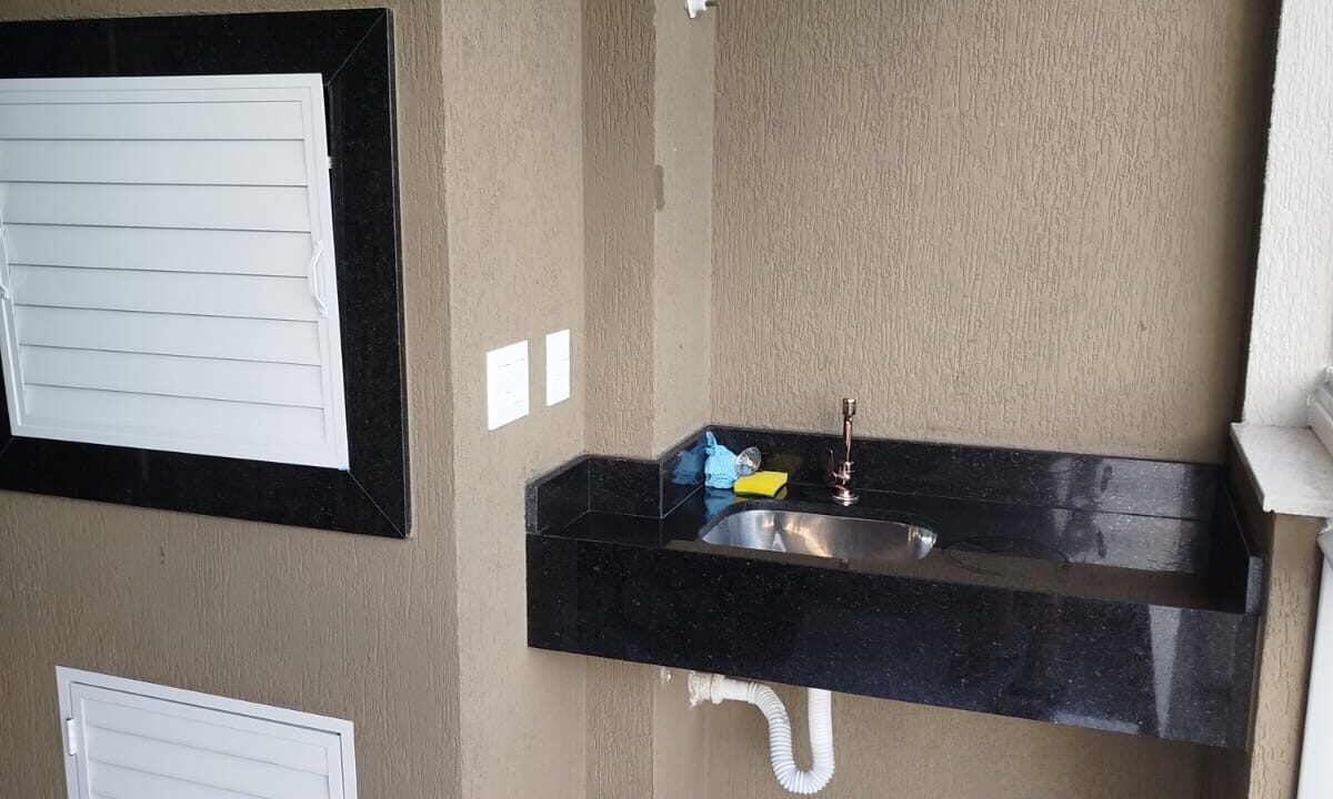 37D9C0BB-DAA9-4B21-845C-334079E19820