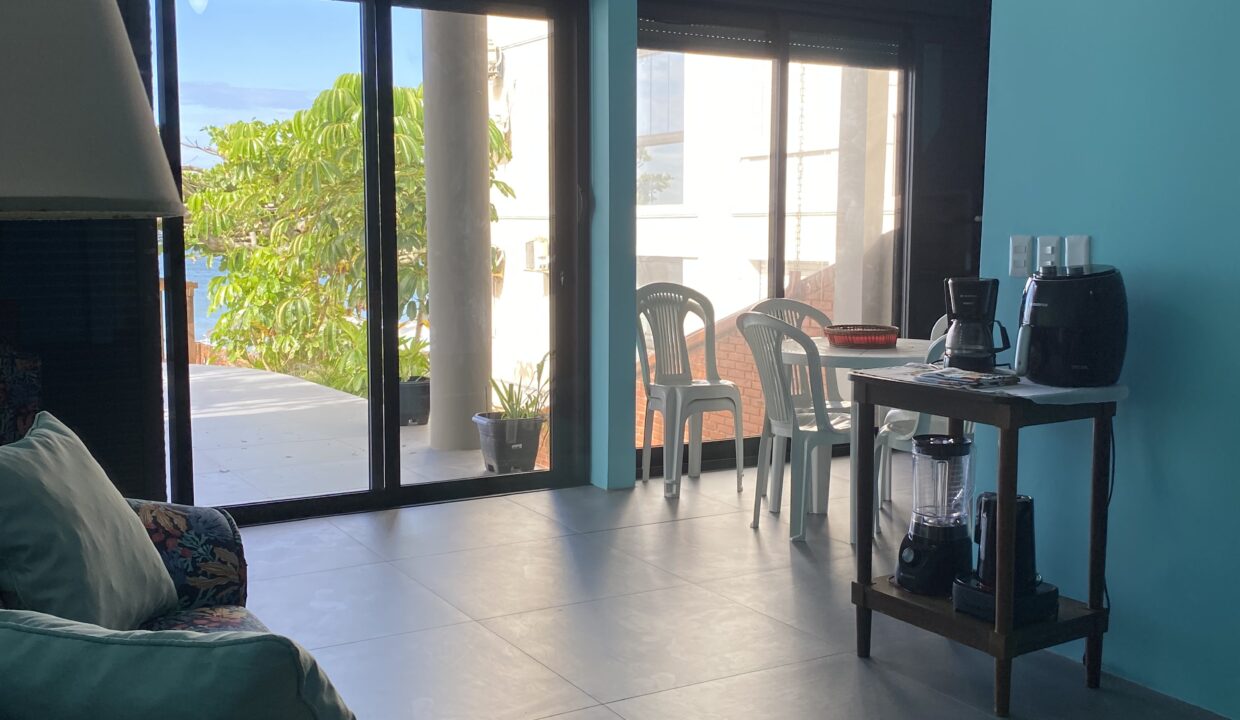 3E4E225E-3E81-4EB6-876D-1CAB2149A328