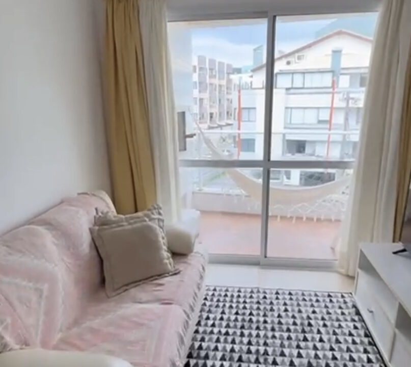 8B887B3F-48EF-4FF4-A323-9DF9E3BB7102