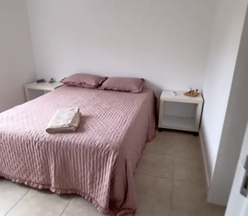 9036FE08-72B7-4B00-B1F9-A31C4602949D