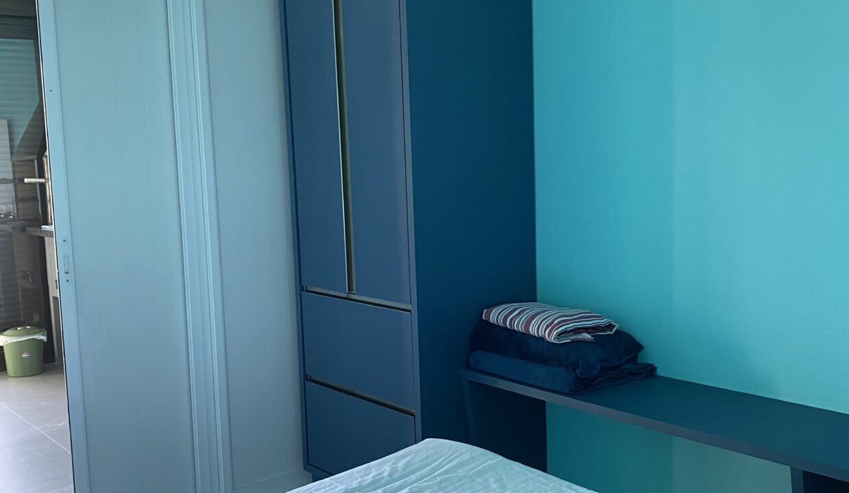 AFEA9163-F626-4706-958A-659511A44040