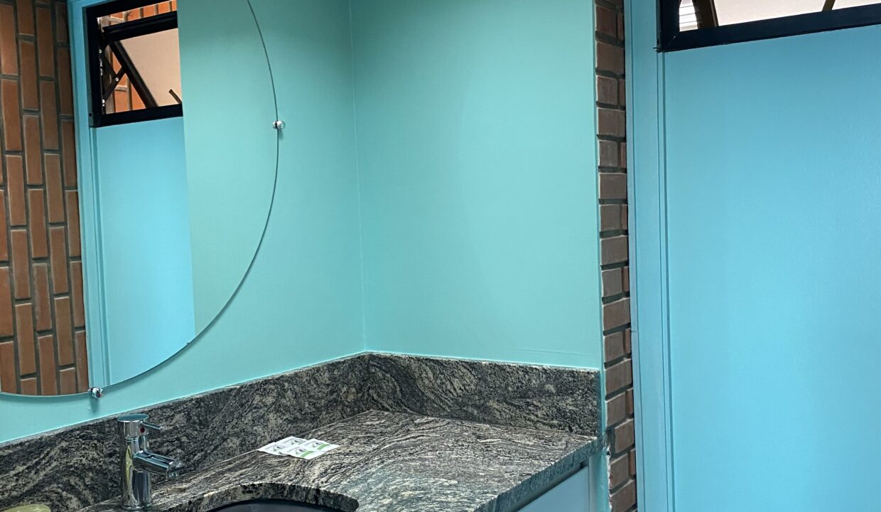 CE39F0EF-3AB5-4338-94A5-0BE00E0C9139