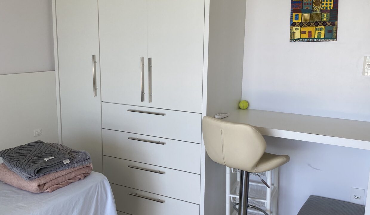 8955131D-580B-4616-BC64-F81438CE7FD4