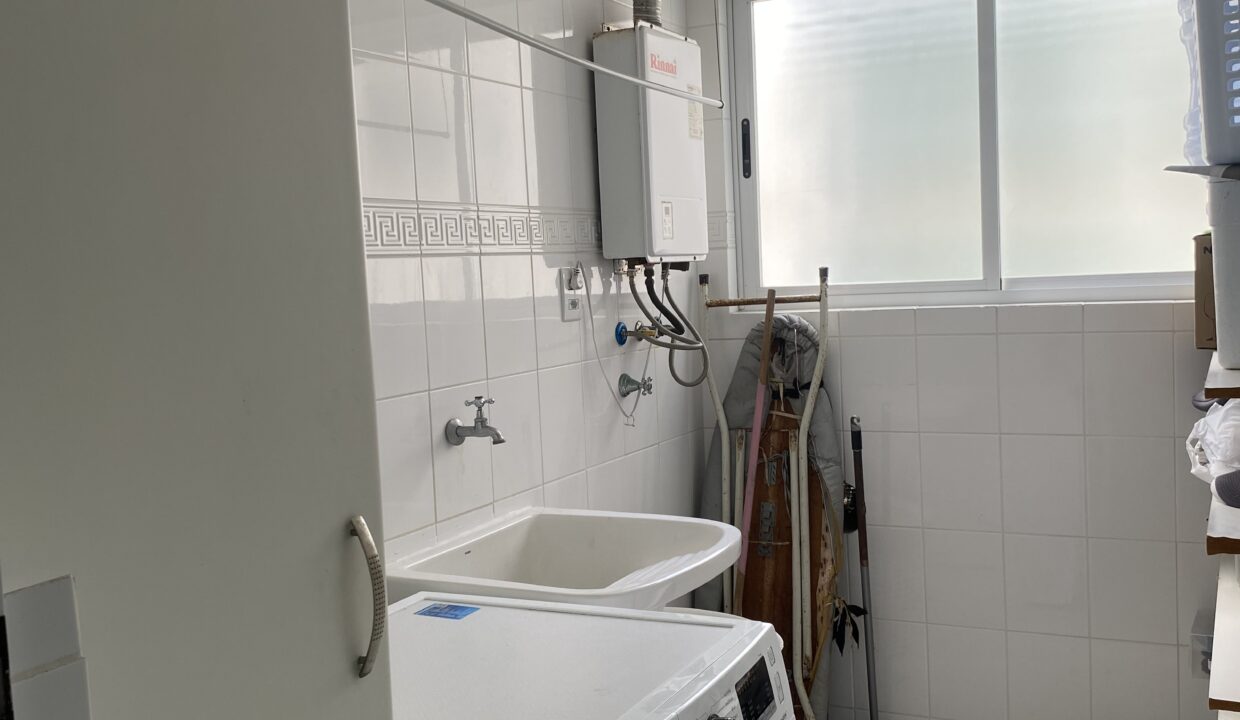 ECC8F21F-DFAD-456A-871F-F7165350D2E3