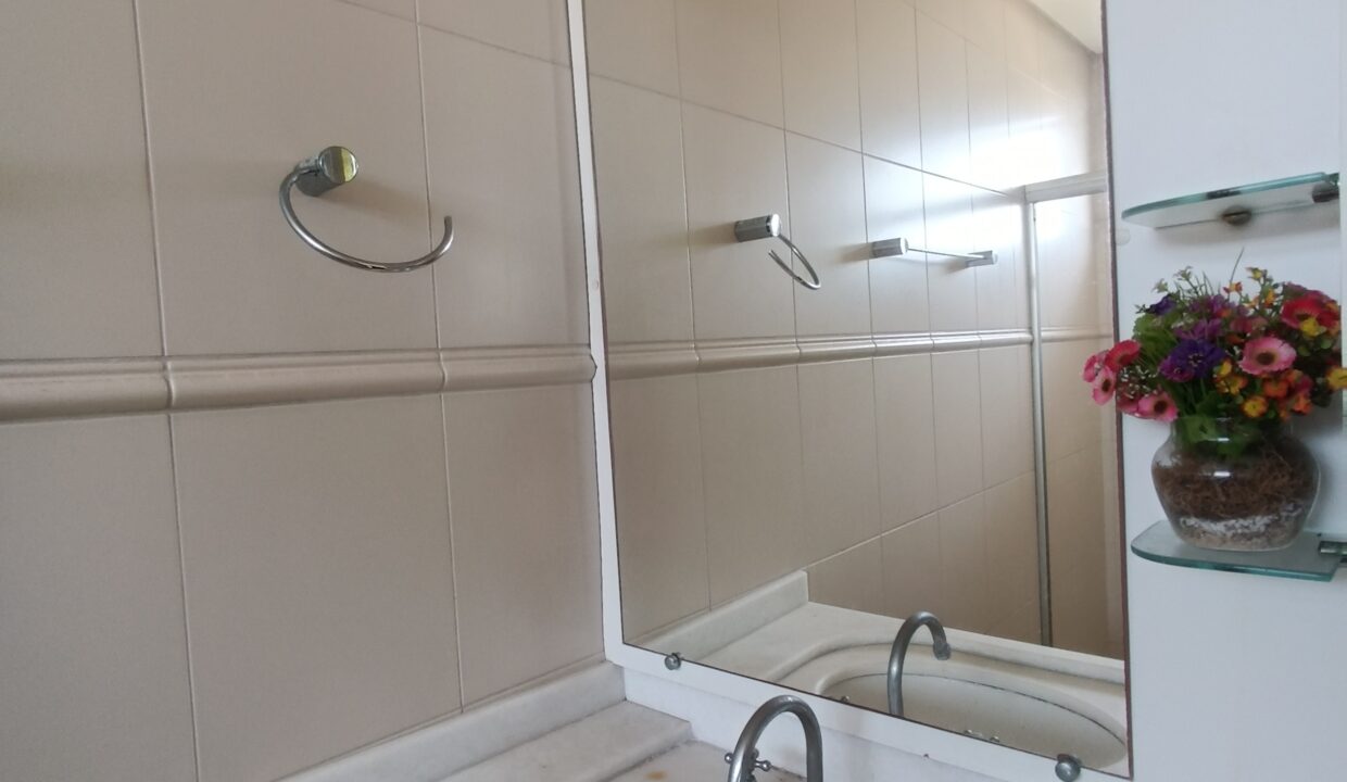 F39B6F4E-E3C6-4323-9B82-5A38BA9AD57C