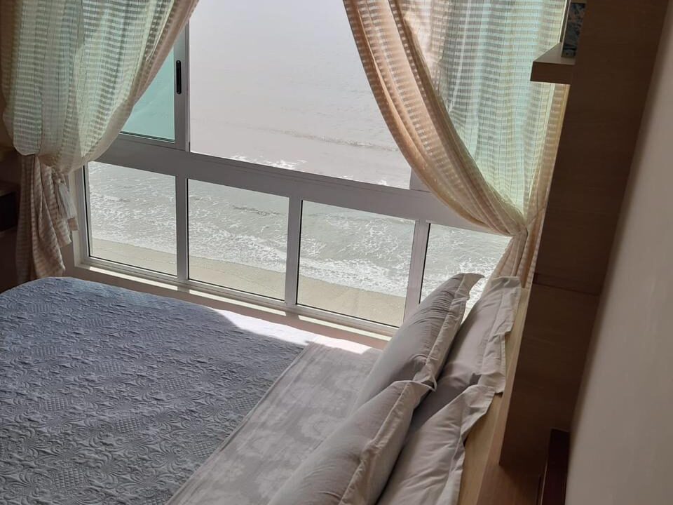 4A0BB351-77B5-4010-BEB8-10B4377BE679