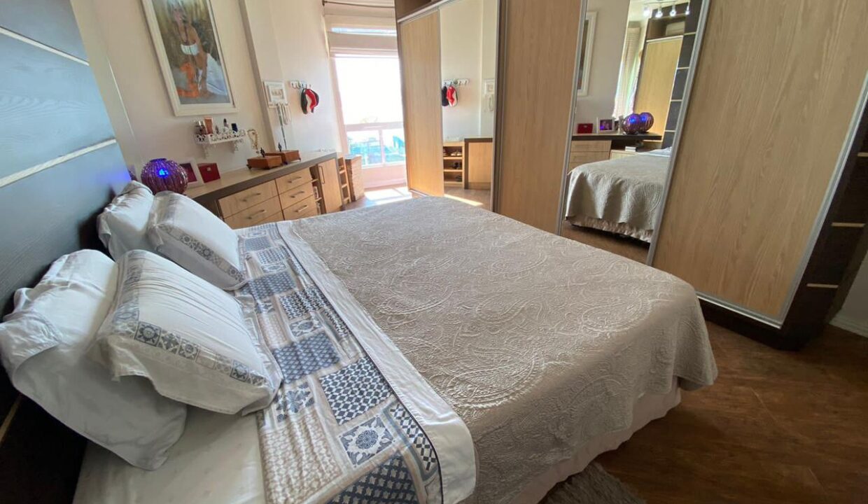 8599100E-8D84-4482-906F-36D1CCACDFE8