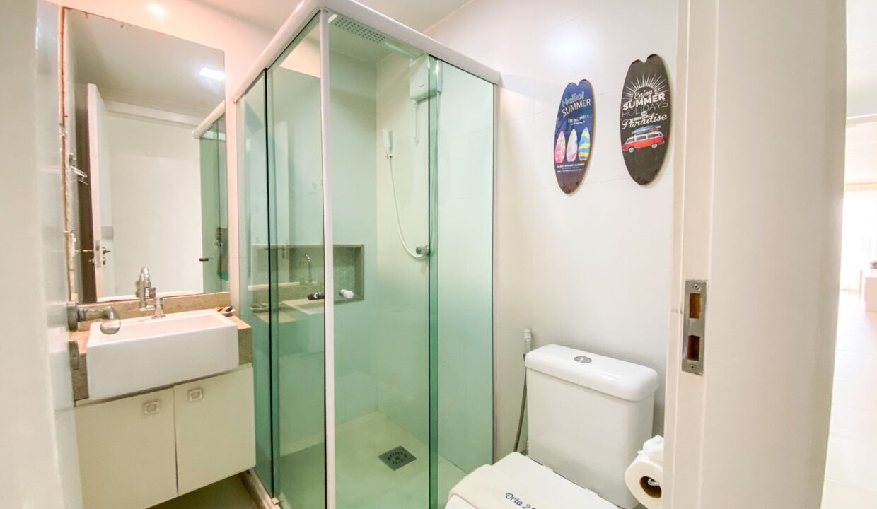 AB3C0E25-E011-4E1B-8683-628AF6438363