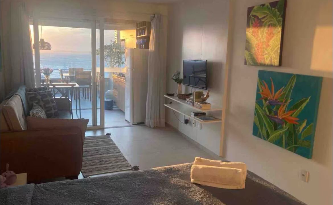 E7B1D3E7-D96A-4E48-8F2B-2B9566CC9210