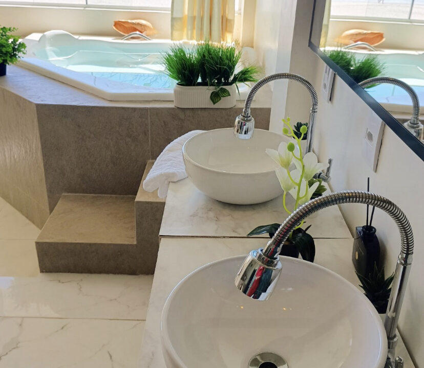 EC0432FA-6744-45E7-B906-11F6AB9E1386