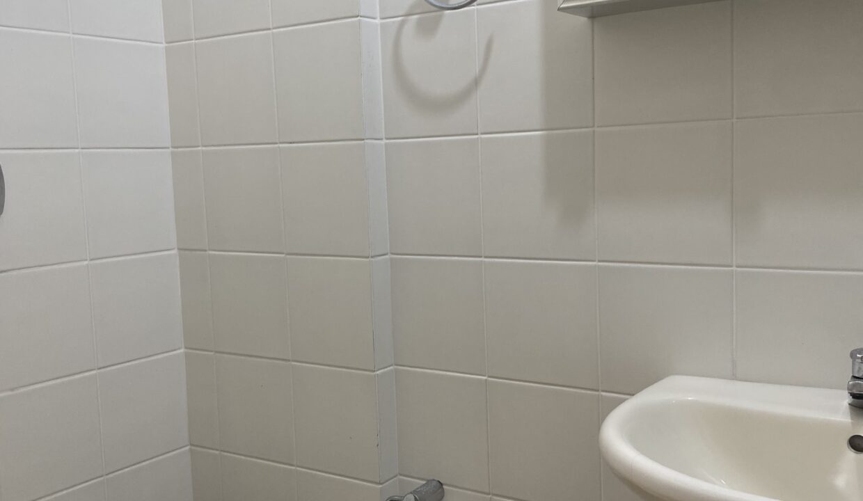 DF683B5D-508D-48E6-BA64-297D5AF5E18B